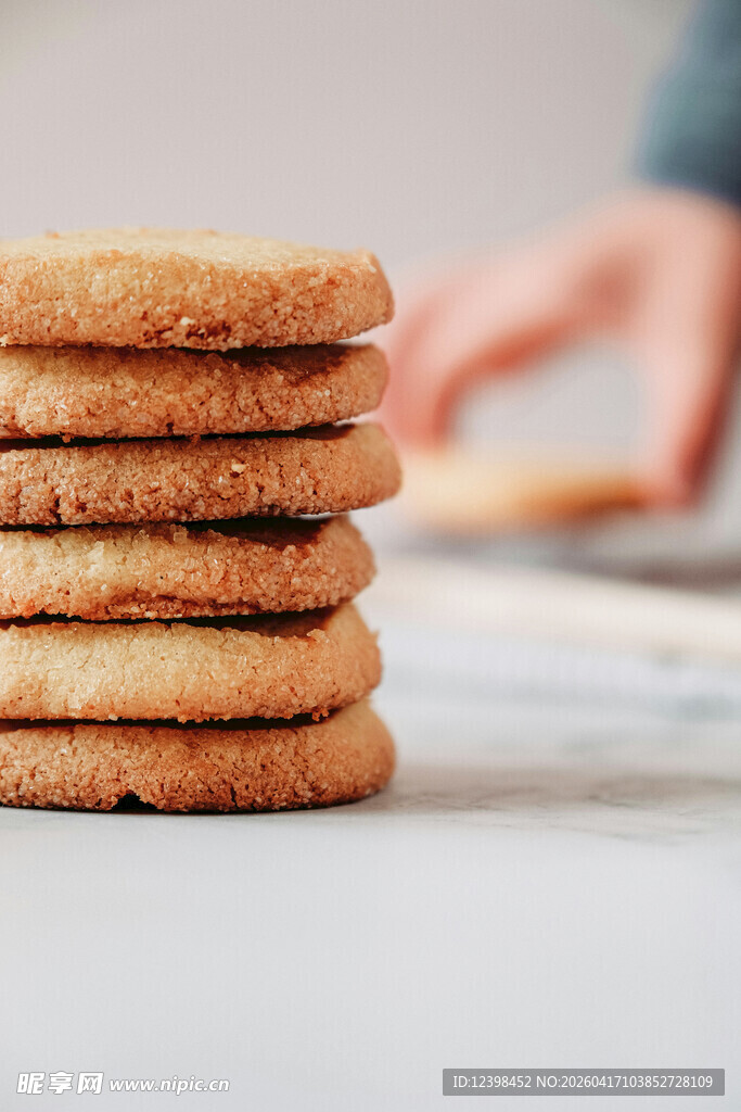 堆叠的美味手工曲奇饼干