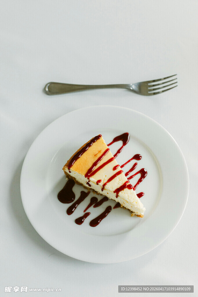 美味芝士蛋糕配双色酱