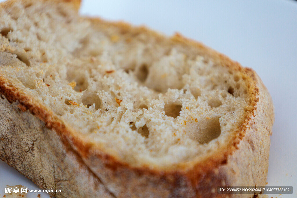 一片松软的全麦面包