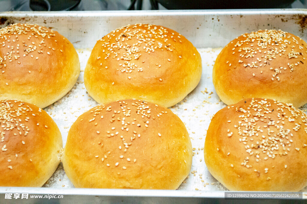 美味芝麻面包整齐排列