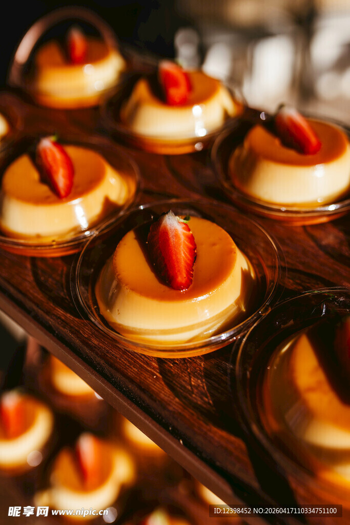 美味草莓蛋挞诱人呈现