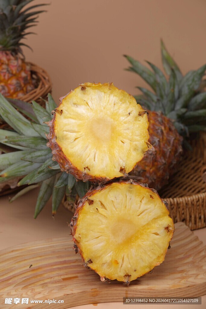 新鲜切开的菠萝