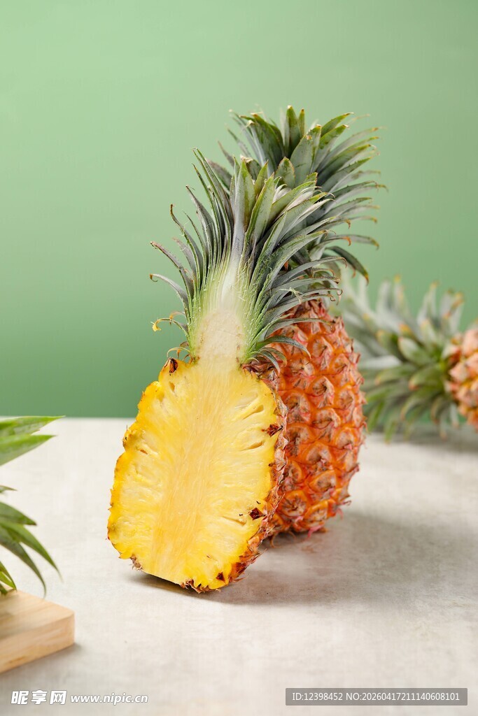 新鲜菠萝