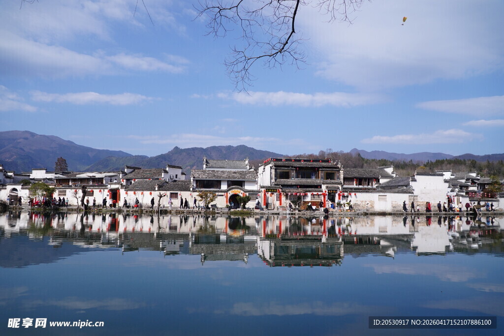 江西宏村的水中倒影