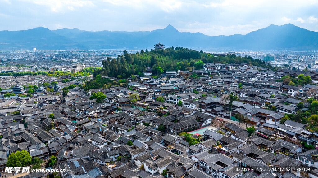 云南丽江古城古建筑群街道风貌航