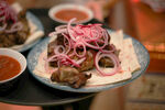 墨西哥风味牛肉卷配洋葱