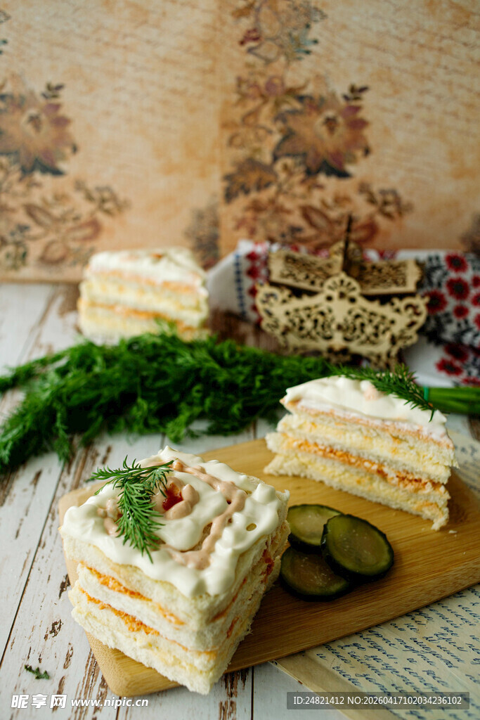 美味多层夹心糕点展示