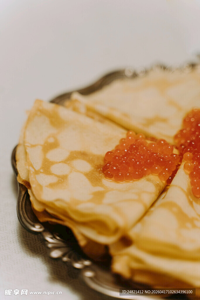 俄式红鱼子酱薄饼