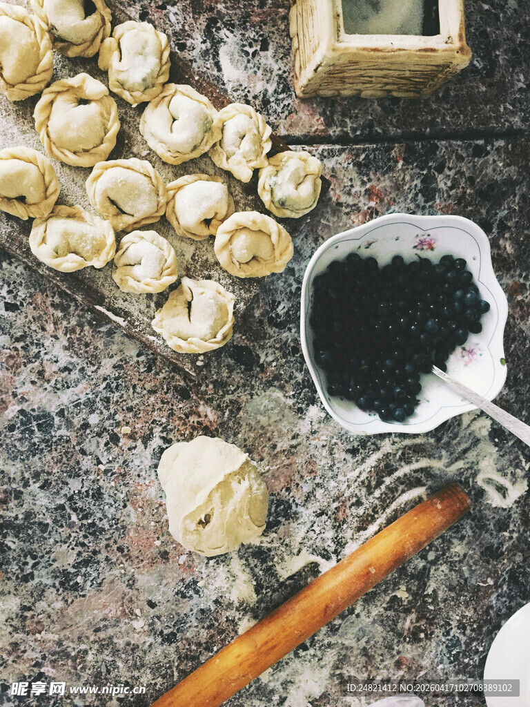 手工制作饺子食材与工具