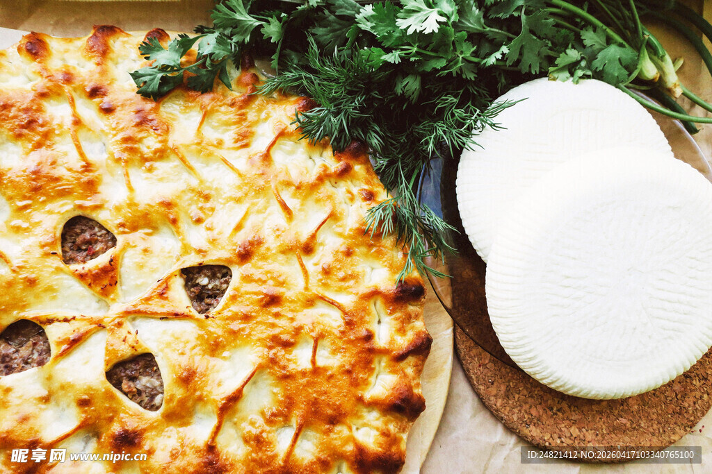 美味披萨搭配新鲜食材