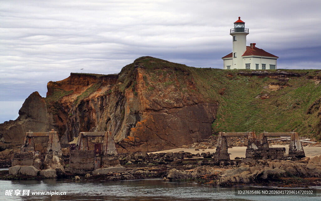 海岸灯塔风景