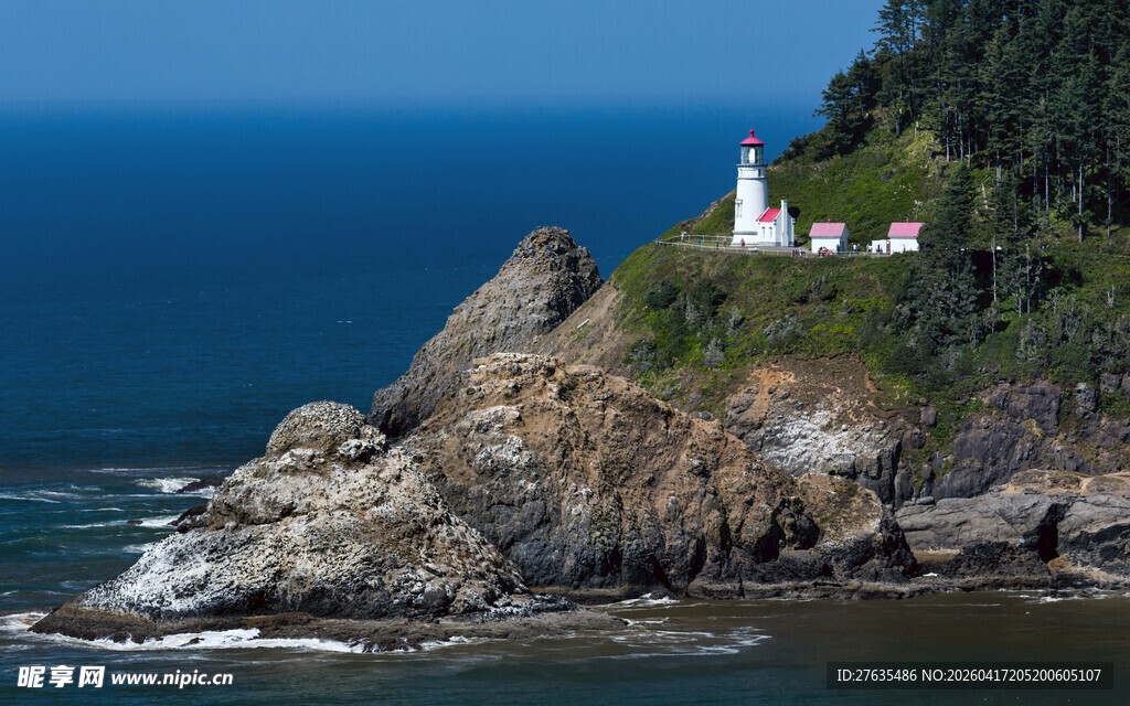 海岸灯塔风景