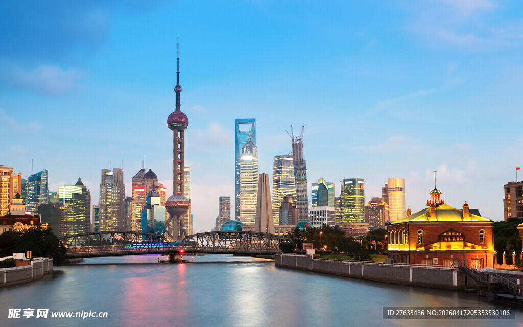 上海外滩璀璨城市天际线