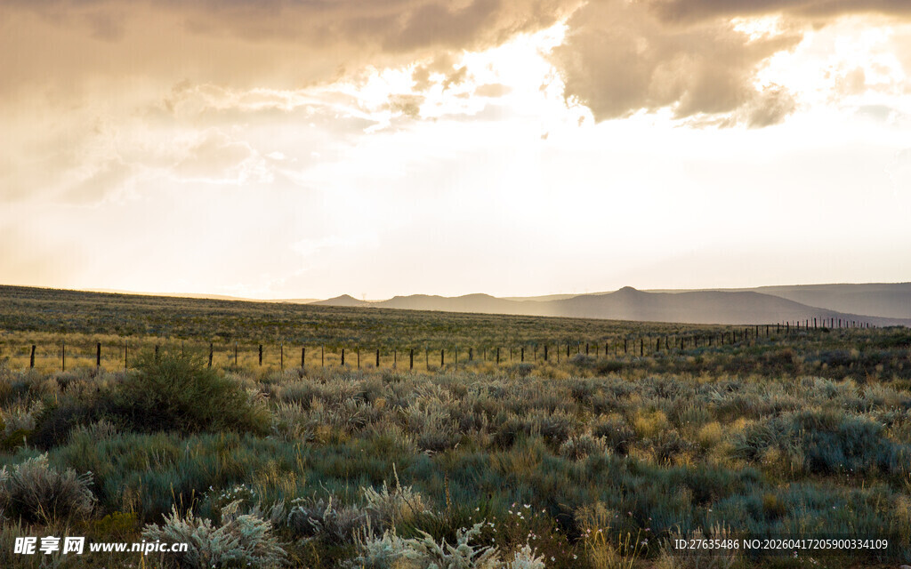 草原黄昏美景