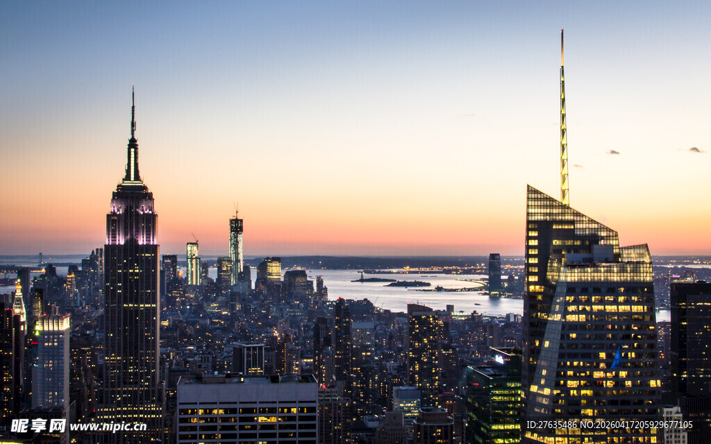 黄昏下的繁华都市天际线