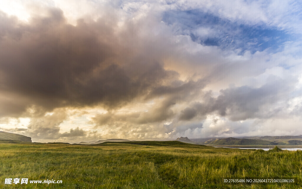 草原上的壮丽风云景色