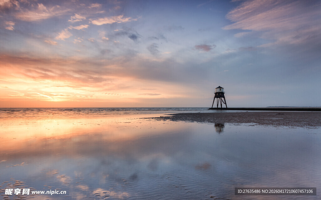 海边日落灯塔美景