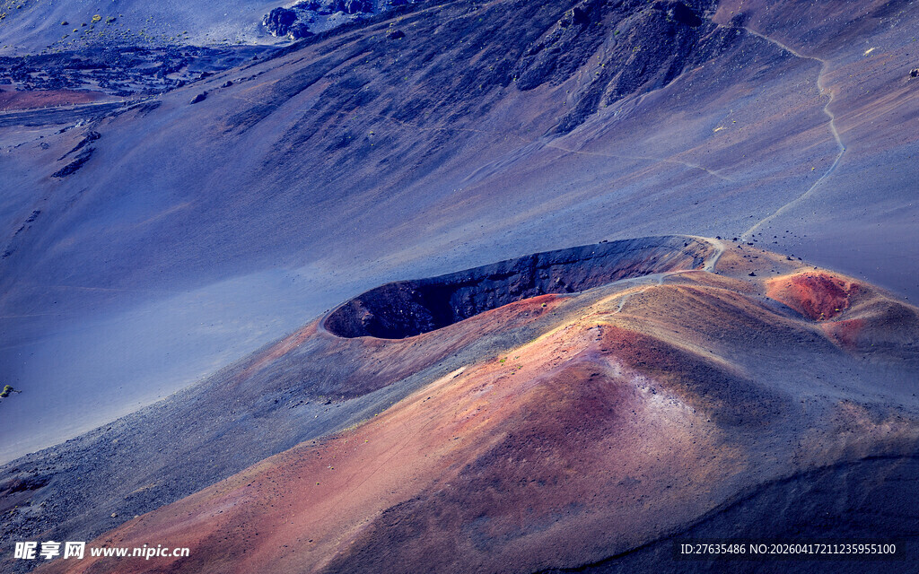 壮丽火山口景观