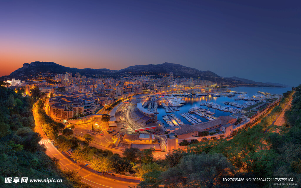 黄昏下的美丽城市港湾