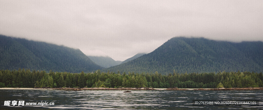 宁静山水间的自然美景