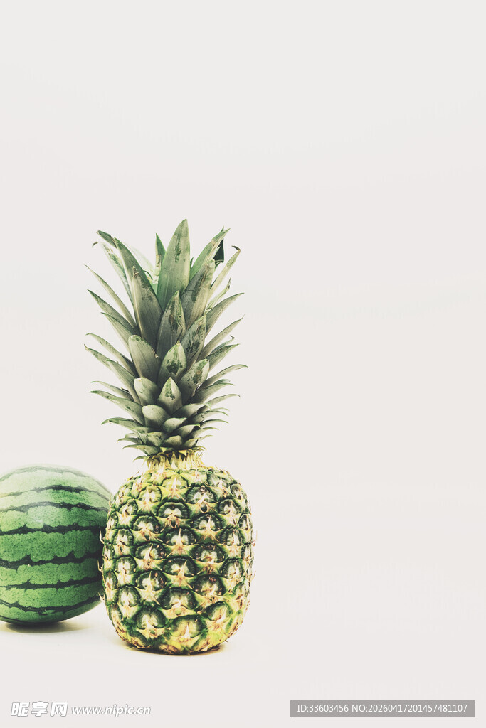 西瓜与菠萝的清新组合
