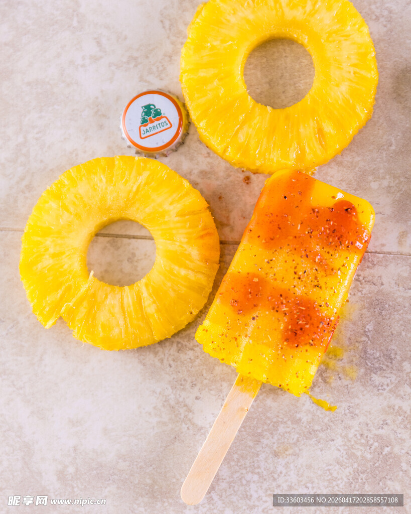 菠萝冰棍与切片菠萝