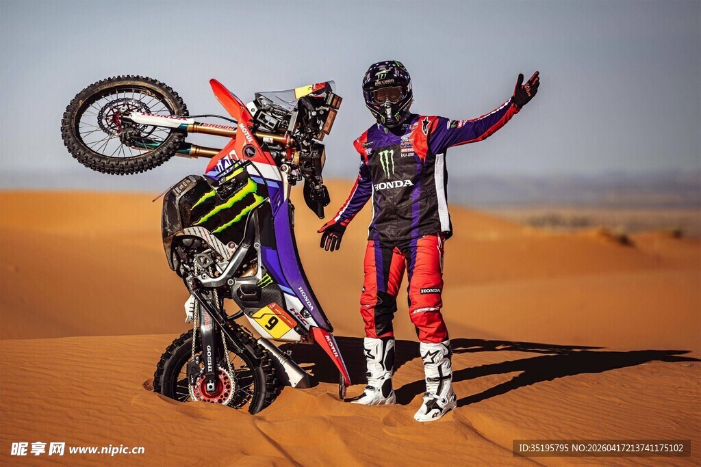 沙漠摩托特技表演瞬间