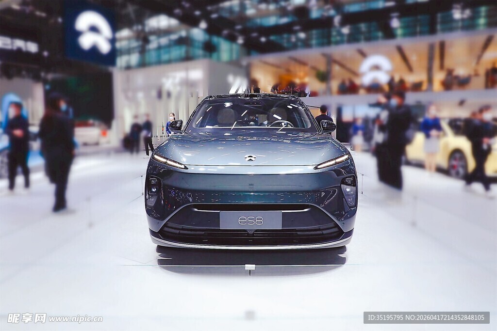 车展上的炫酷黑色汽车