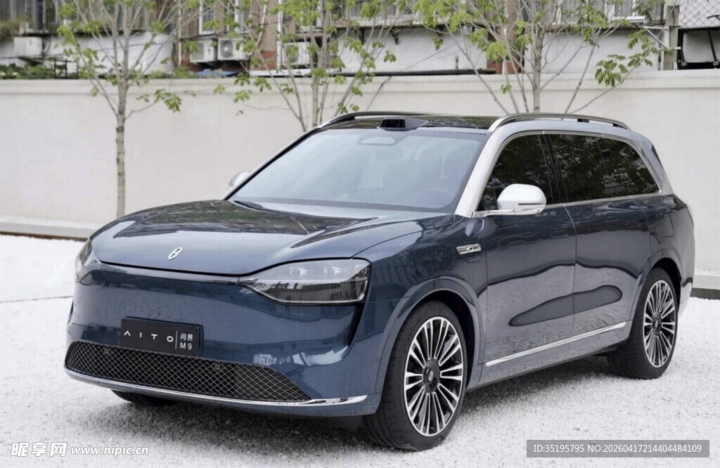 时尚深蓝色SUV汽车展示