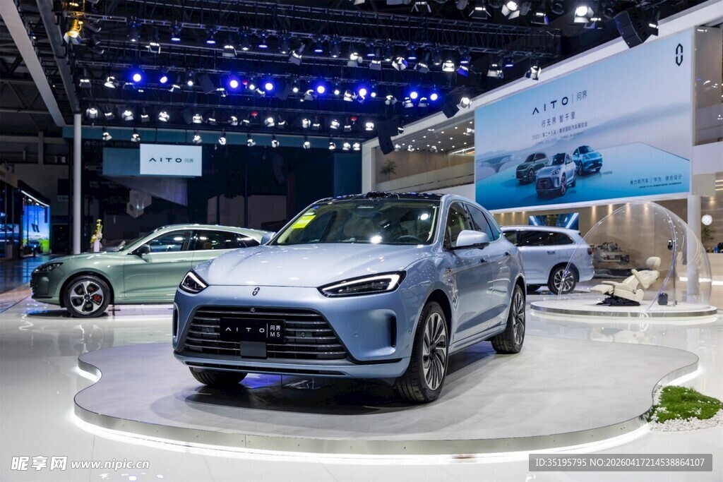 车展上的时尚新能源汽车