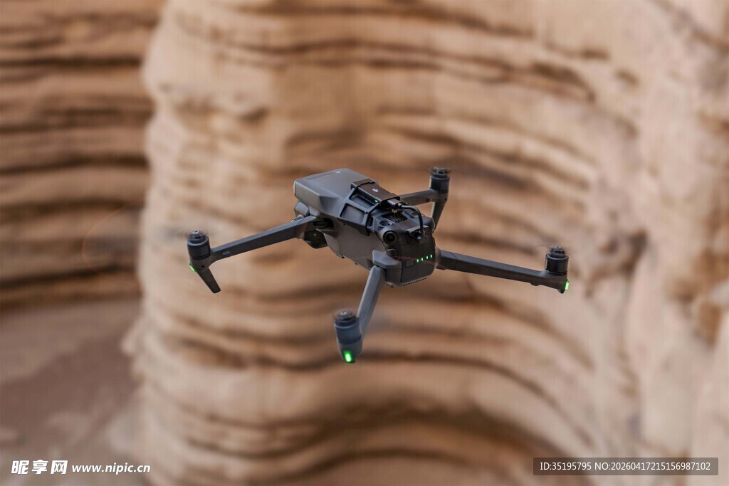 无人机翱翔于独特地貌上空