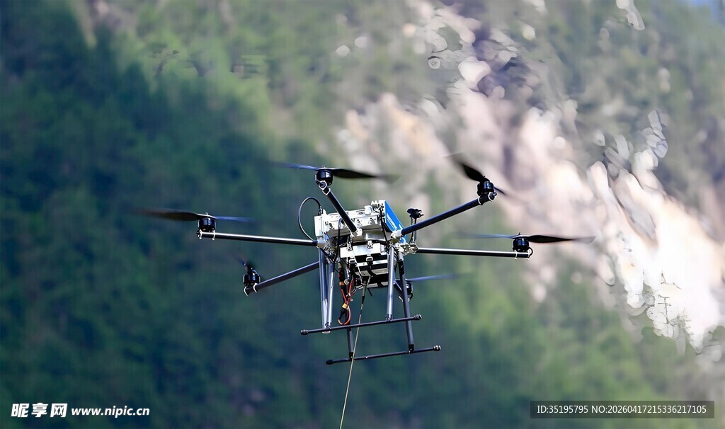 空中飞行的多旋翼无人机