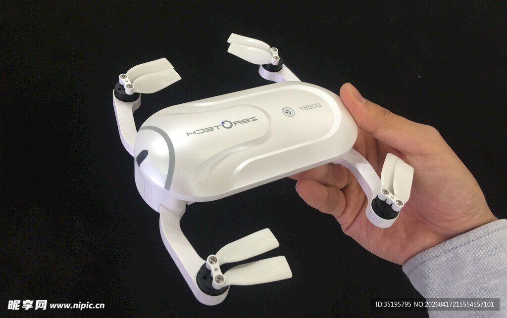 手持白色无人机配件
