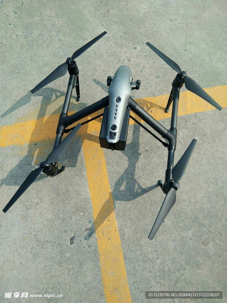 地面上的专业航拍无人机