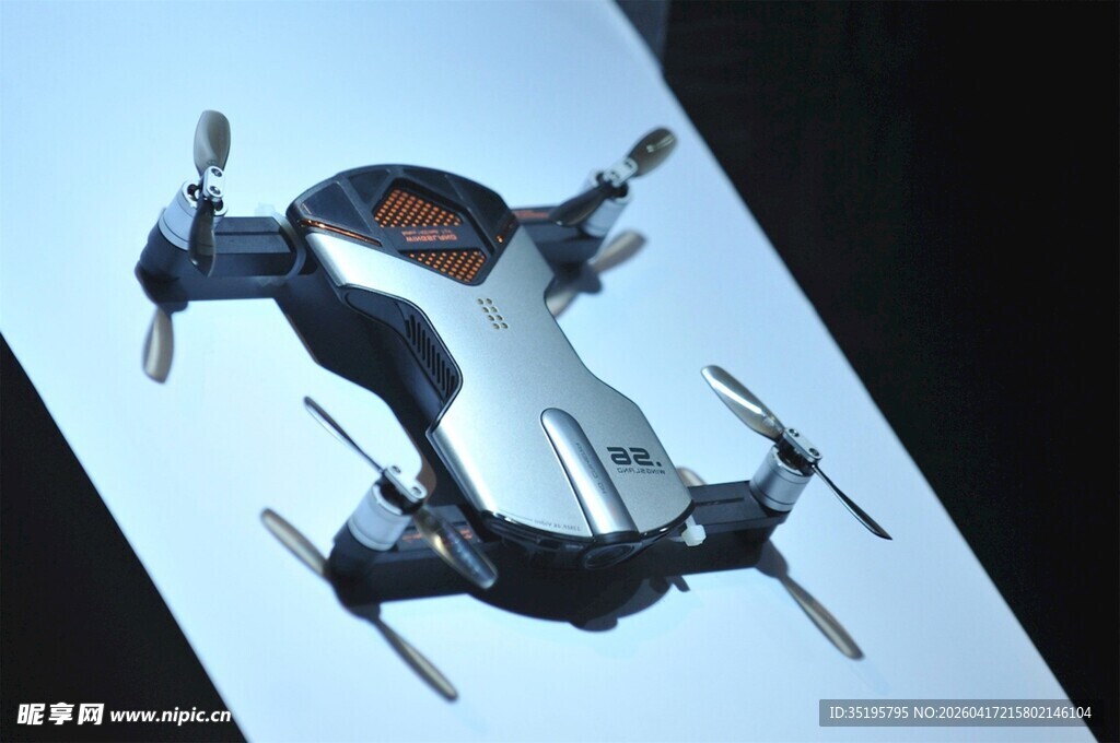 未来感四轴无人机