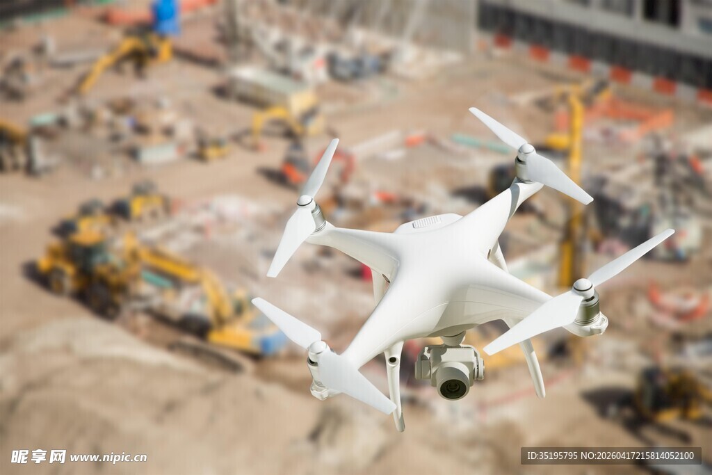 空中视角下的工地无人机