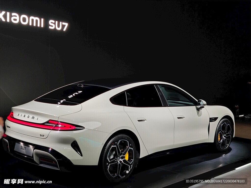 优雅白色保时捷展示