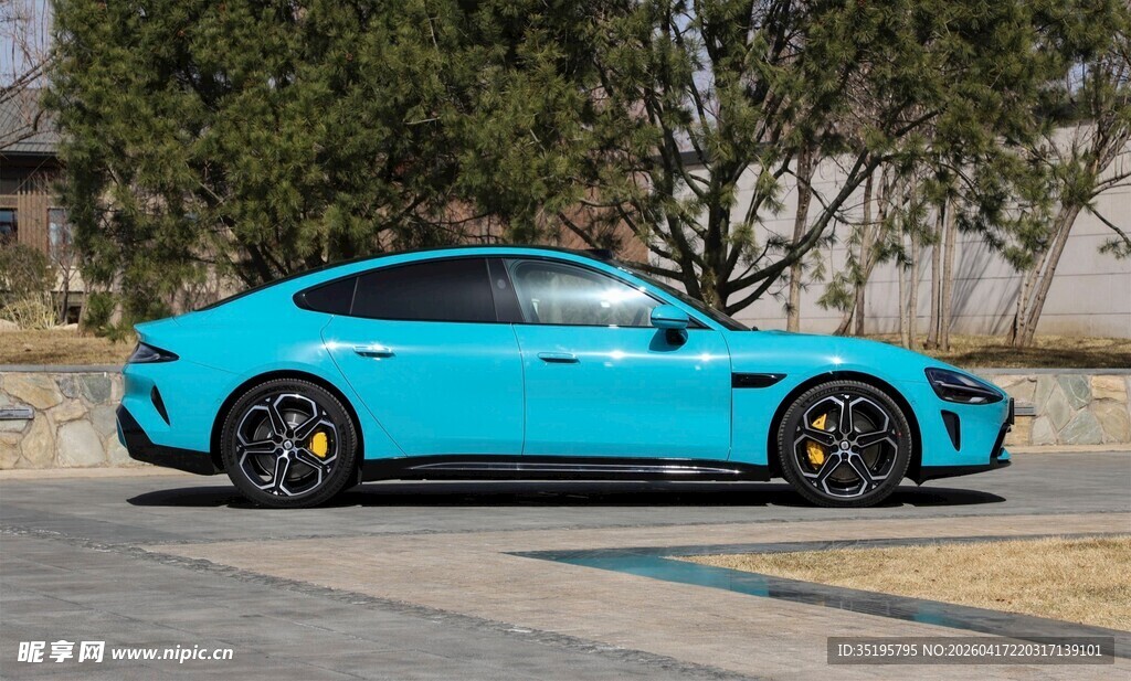 蓝色酷炫跑车外观展示