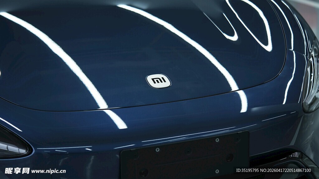 蓝色汽车前端特写