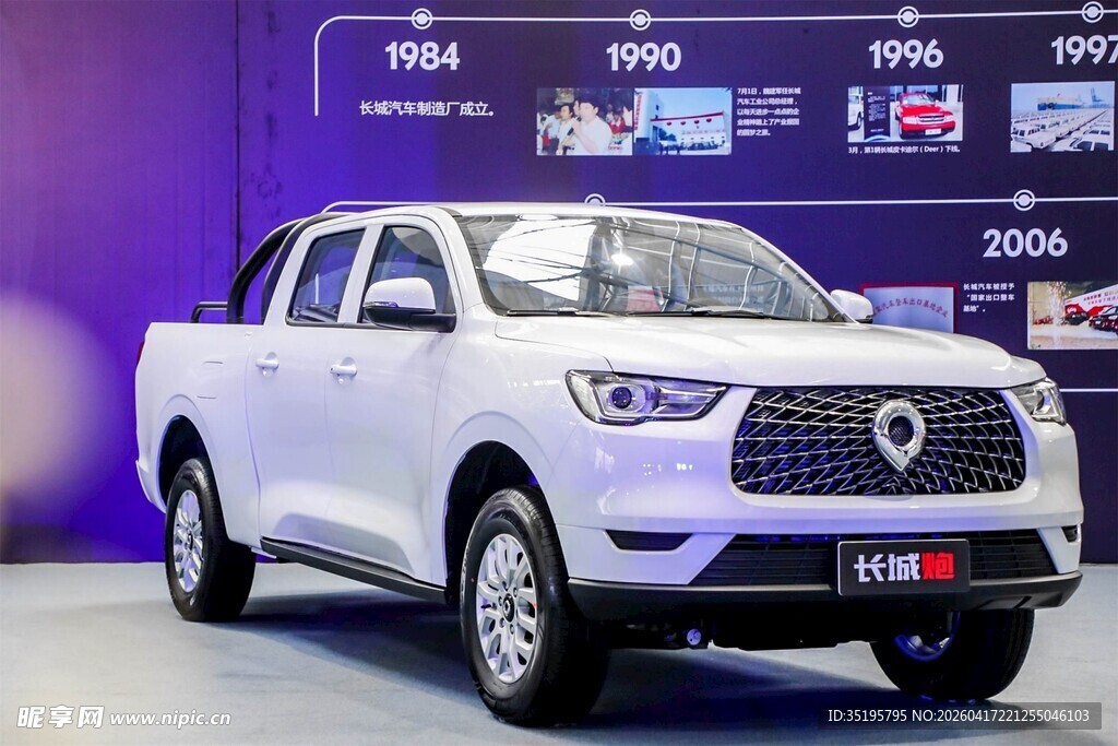 白色皮卡汽车展示