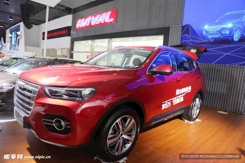 红色哈弗SUV展厅展示