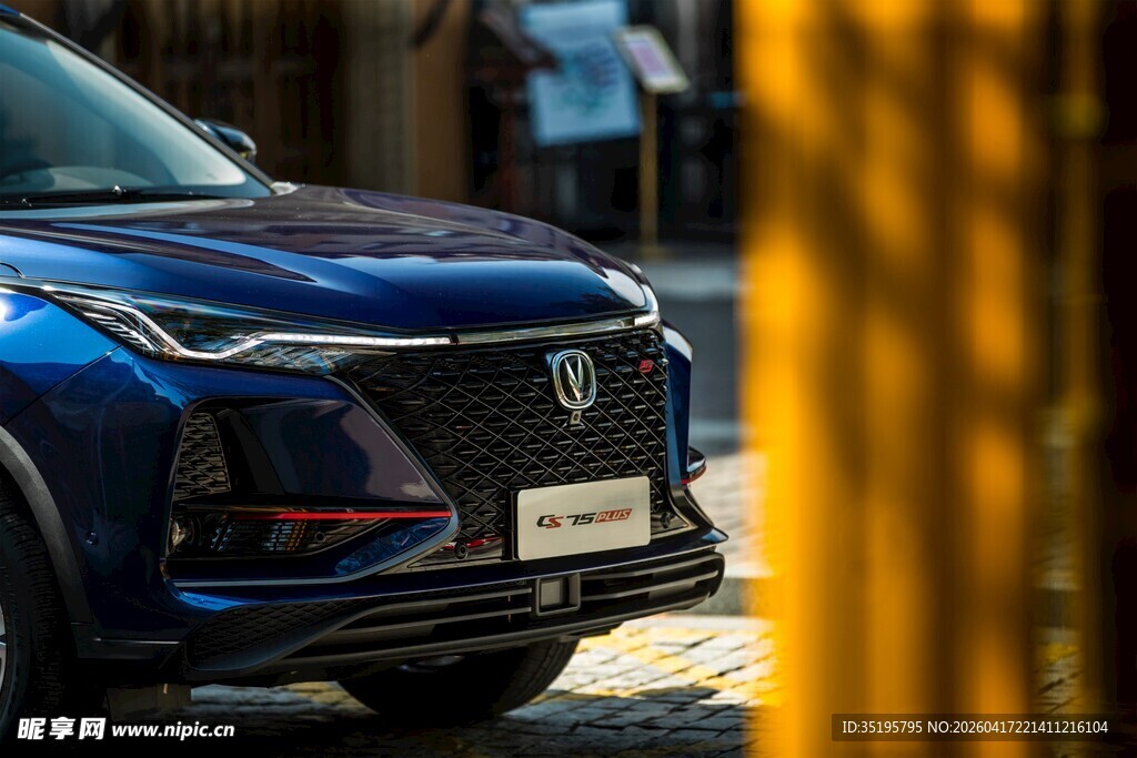 蓝色酷炫汽车外观特写