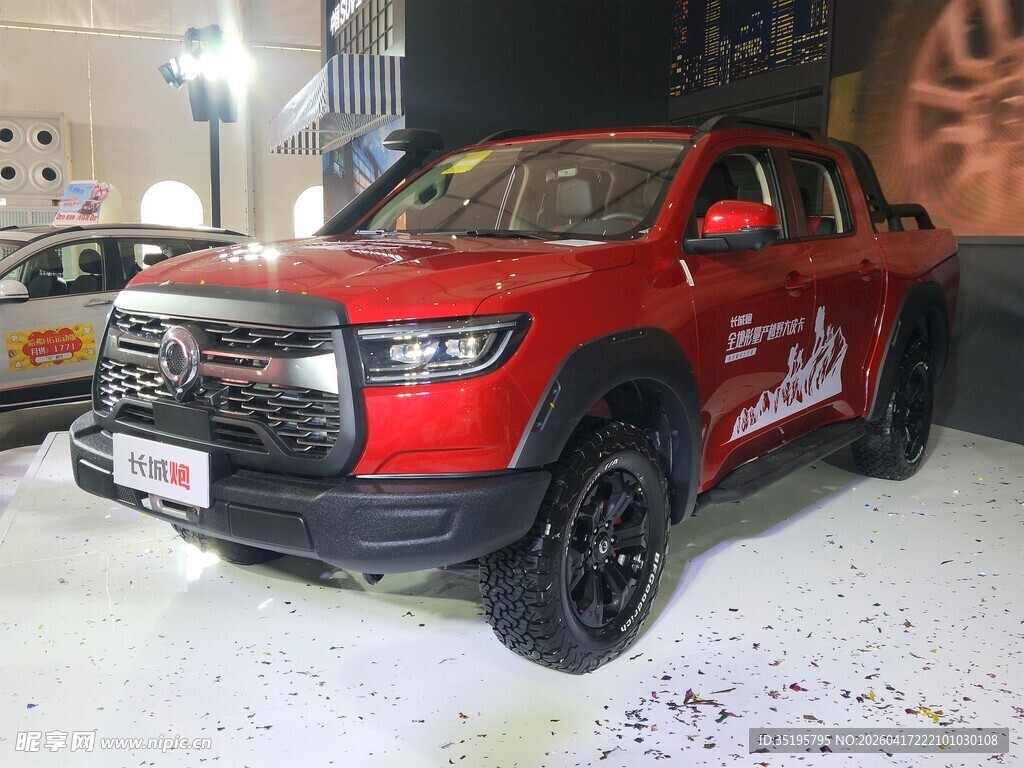 红色酷炫皮卡展示