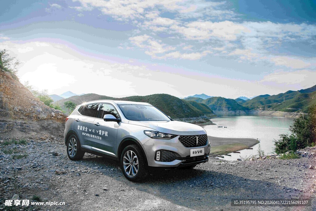 户外湖边的霸气SUV
