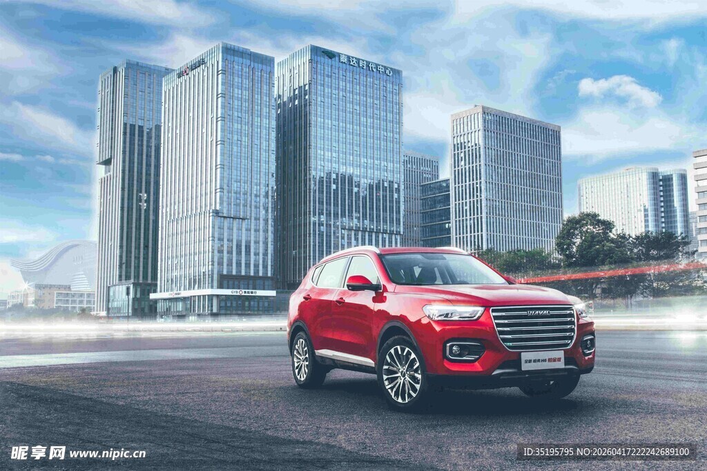 城市中红色SUV展示风采
