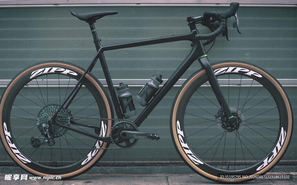 黑色酷炫公路自行车展示