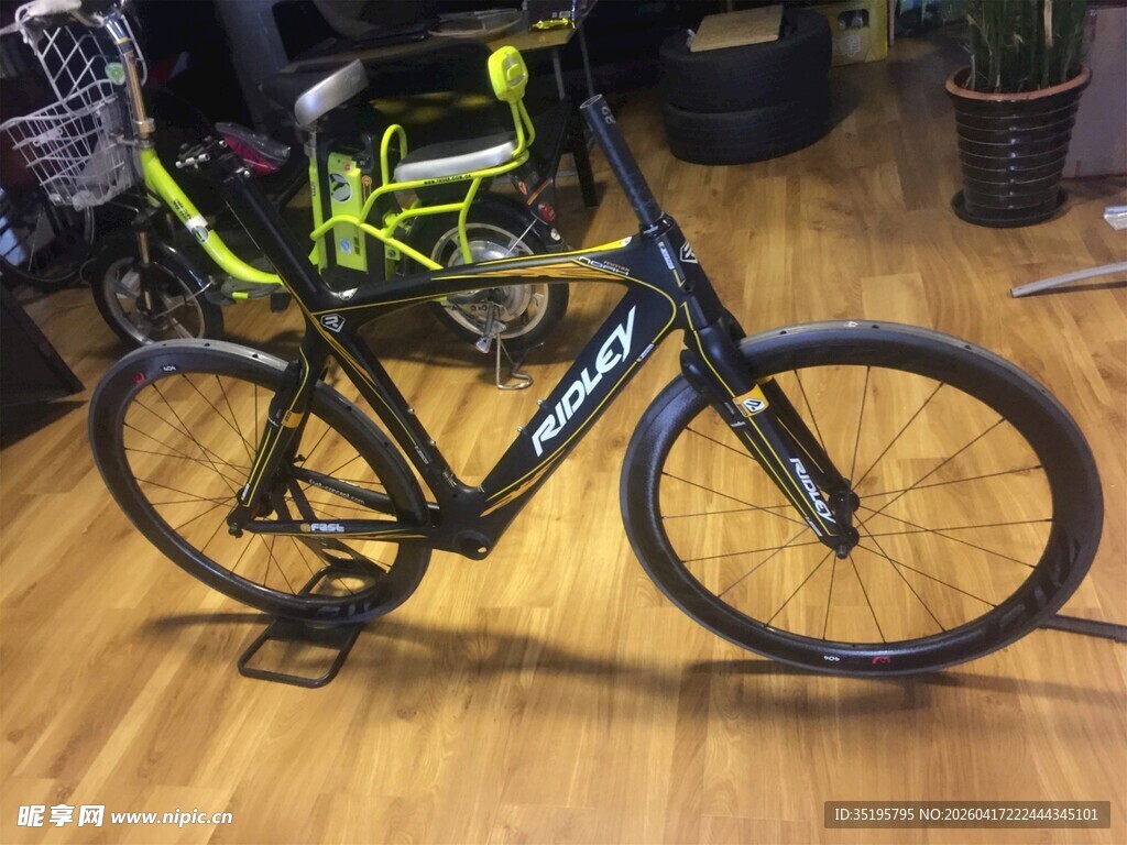 时尚山地自行车展示