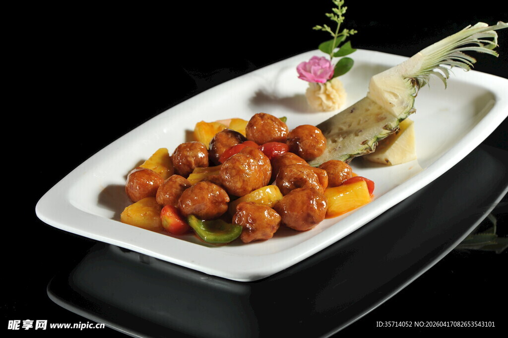 美味糖醋鱼搭配多彩配菜