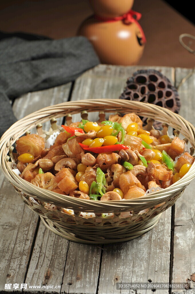 美味农家炒鸡肉