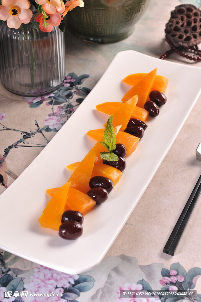 精致摆盘的蜜饯南瓜